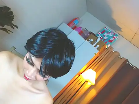 Snapshot of kittygurl124 chatting on December 21, 9:26 pm kittygurl124 online show from December 21, 9:26 pm