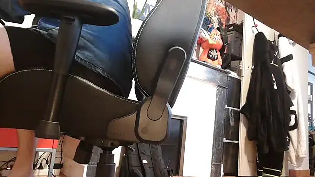 Hairyfred73 online show from November 10, 7:57 am