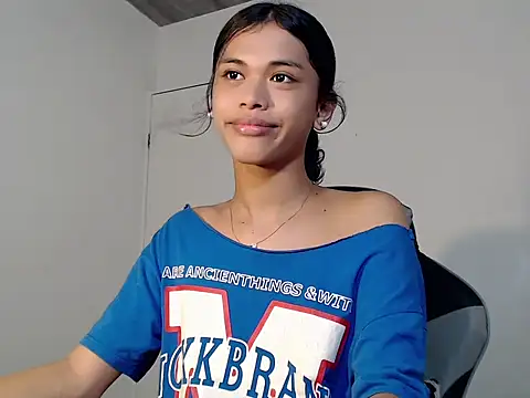 urcurlydiva online show from December 17, 6:29 am