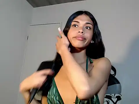 urcurlydiva online show from November 18, 4:32 pm