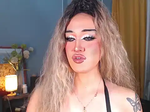 Snapshot of AleinaCroft chatting on October 31, 1:41 pm AleinaCroft online show from October 31, 1:41 pm