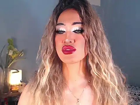 Snapshot of AleinaCroft chatting on December 5, 2:43 am AleinaCroft online show from December 5, 2:43 am