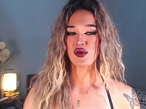 Snapshot of AleinaCroft chatting on December 16, 5:55 am AleinaCroft online show from December 16, 5:55 am