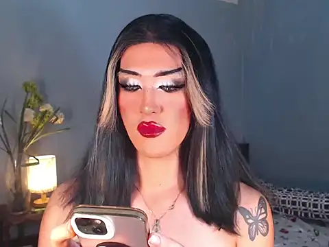 Snapshot of AleinaCroft chatting on December 3, 2:45 am AleinaCroft online show from December 3, 2:45 am