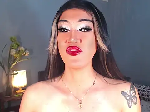 Snapshot of AleinaCroft chatting on December 4, 2:43 am AleinaCroft online show from December 4, 2:43 am