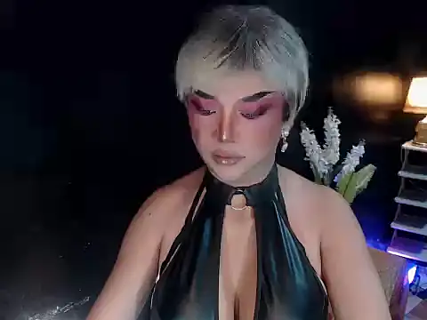 Snapshot of xAuroraRobinsx chatting on May 14, 6:16 pm xAuroraRobinsx online show from May 14, 6:16 pm