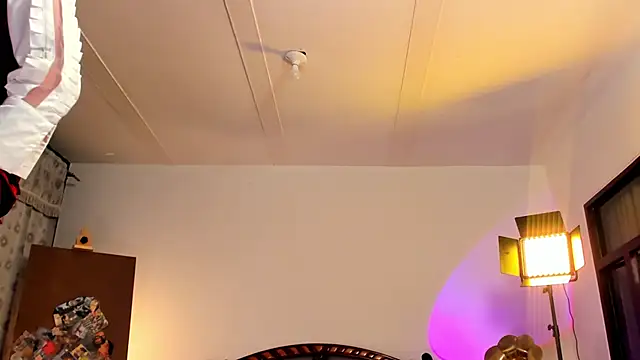 nonbinaryangel online show from May 28, 1:13 am