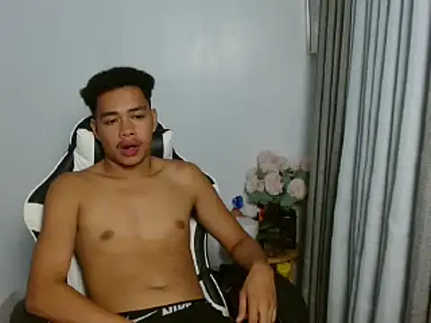 Snapshot of curlyasian_njxx chatting on June 5, 5:12 am curlyasian njxx online show from June 5, 5:12 am
