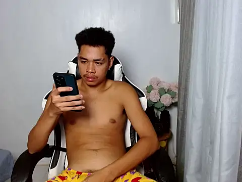 curlyasian njxx online show from April 22, 4:14 pm