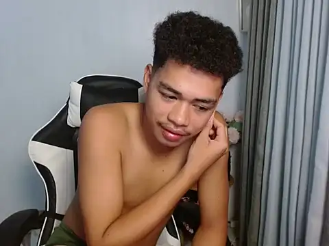 Snapshot of curlyasian_njxx chatting on June 7, 4:07 am curlyasian njxx online show from June 7, 4:07 am