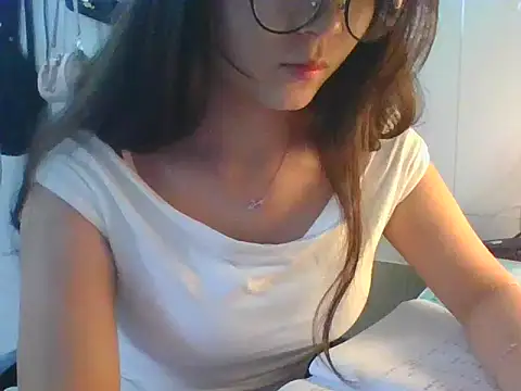 Snapshot of Linzly chatting on October 16, 2:20 am Linzly online show from October 16, 2:20 am