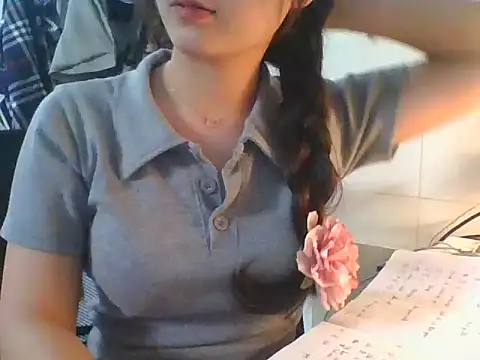 Snapshot of Linzly chatting on October 19, 2:36 am Linzly online show from October 19, 2:36 am