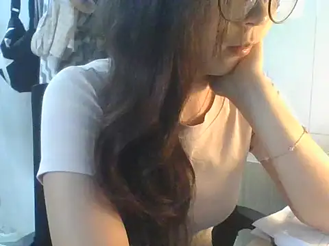 Snapshot of Linzly chatting on October 17, 2:26 am Linzly online show from October 17, 2:26 am