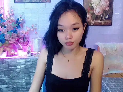 Snapshot of sexybabewarrior chatting on June 8, 11:33 am sexybabewarrior online show from June 8, 11:33 am