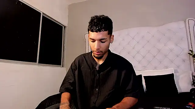 Snapshot of Thiagoferreti chatting on February 16, 3:27 am Thiagoferreti online show from February 16, 3:27 am