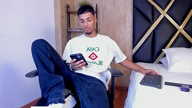 Snapshot of Thiagoferreti chatting on February 20, 3:25 am Thiagoferreti online show from February 20, 3:25 am