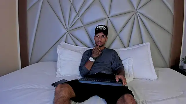 Thiagoferreti online show from November 3, 9:18 pm