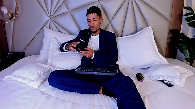 Snapshot of Thiagoferreti chatting on February 12, 4:45 am Thiagoferreti online show from February 12, 4:45 am