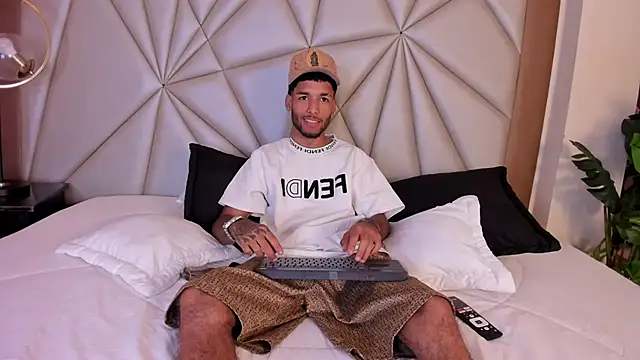 Snapshot of Thiagoferreti chatting on January 19, 3:10 am Thiagoferreti online show from January 19, 3:10 am