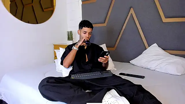 Snapshot of Thiagoferreti chatting on February 24, 3:51 am Thiagoferreti online show from February 24, 3:51 am