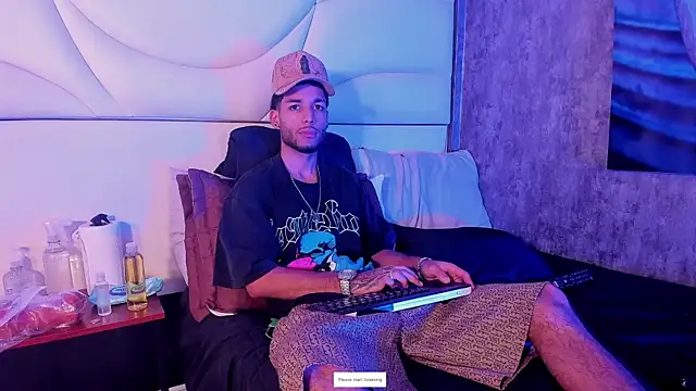 Snapshot of Thiagoferreti chatting on May 12, 12:19 am Thiagoferreti online show from May 12, 12:19 am