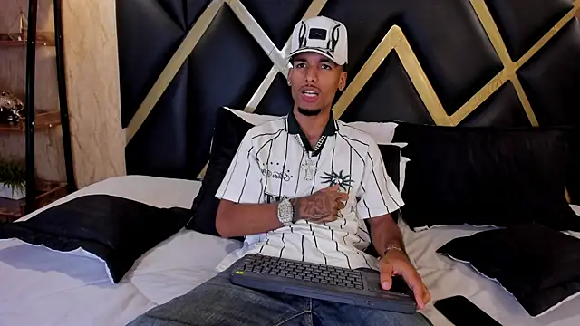 Snapshot of Thiagoferreti chatting on January 7, 3:33 am Thiagoferreti online show from January 7, 3:33 am