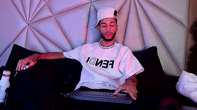 Thiagoferreti online show from April 9, 3:19 am