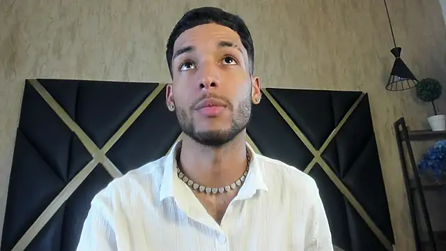 Snapshot of Thiagoferreti chatting on December 13, 8:04 pm Thiagoferreti online show from December 13, 8:04 pm