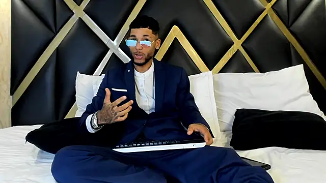 Snapshot of Thiagoferreti chatting on February 5, 3:35 am Thiagoferreti online show from February 5, 3:35 am