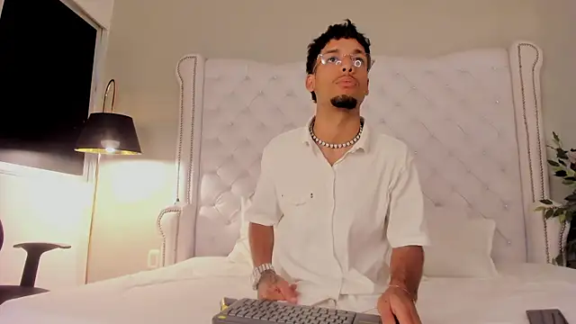 Thiagoferreti online show from October 22, 7:35 pm