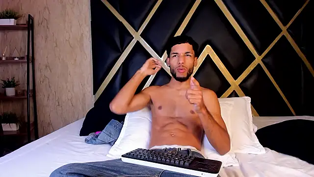 Snapshot of Thiagoferreti chatting on February 3, 6:40 am Thiagoferreti online show from February 3, 6:40 am