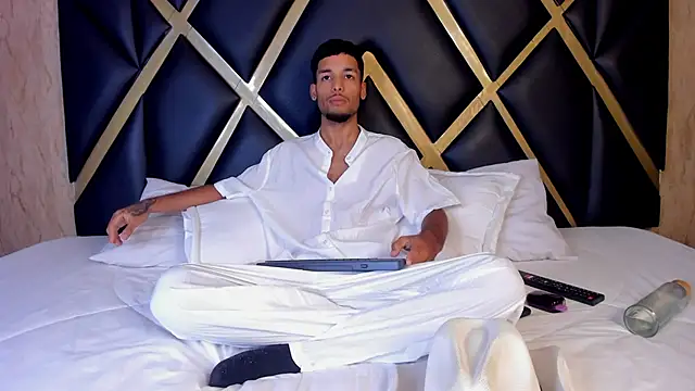 Snapshot of Thiagoferreti chatting on February 17, 3:48 am Thiagoferreti online show from February 17, 3:48 am