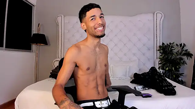 Snapshot of Thiagoferreti chatting on February 23, 3:41 am Thiagoferreti online show from February 23, 3:41 am