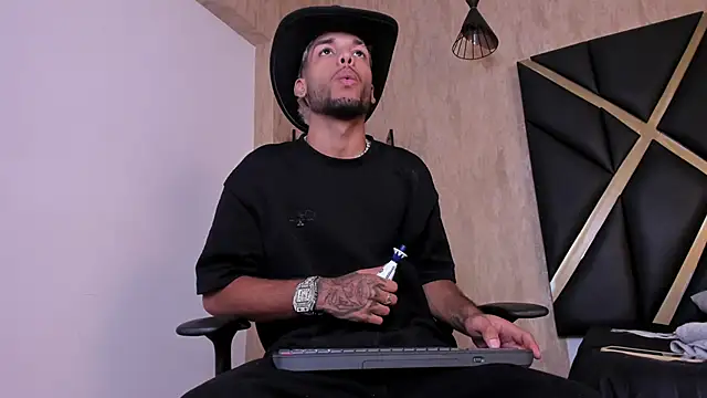 Thiagoferreti online show from September 19, 3:32 am