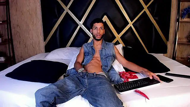 Snapshot of Thiagoferreti chatting on February 3, 1:27 am Thiagoferreti online show from February 3, 1:27 am