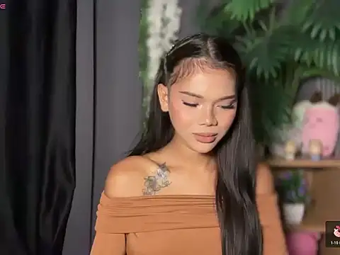 ur holly lexie online show from March 1, 7:47 pm