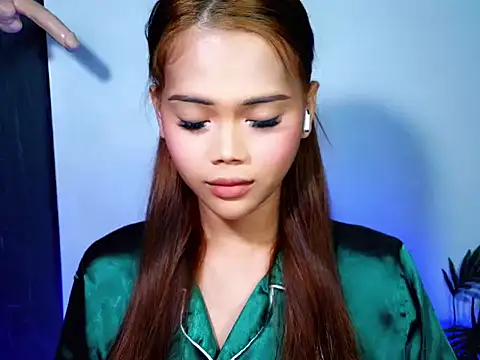 ur holly lexie online show from November 18, 5:05 pm