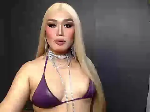 Snapshot of SexyTits_Maria chatting on October 17, 11:45 am SexyTits Maria online show from October 17, 11:45 am