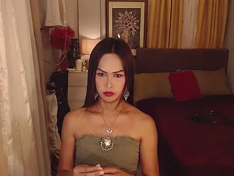 Nathalieheartt online show from April 15, 1:15 pm