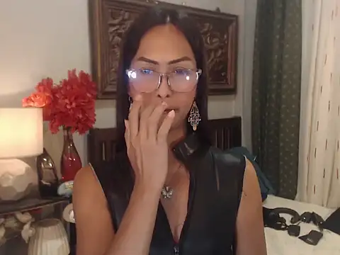 Nathalieheartt online show from July 27, 1:51 pm