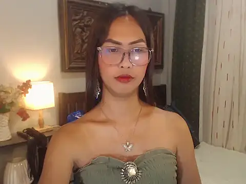 Nathalieheartt online show from July 13, 1:43 pm