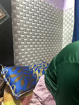 Hot Jaanvi  online show from April 18, 4:37 am