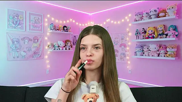 sukie spooky online show from April 15, 8:53 am