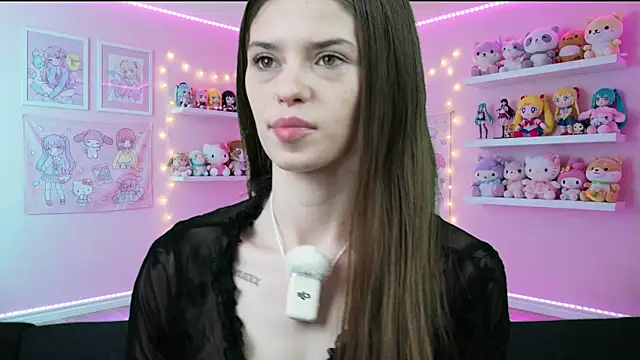 sukie spooky online show from April 14, 9:03 am