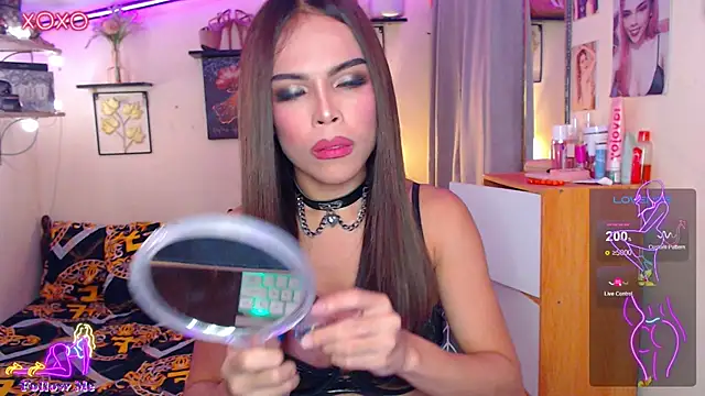 Snapshot of izabella_moore chatting on November 21, 8:02 am izabella moore online show from November 21, 8:02 am