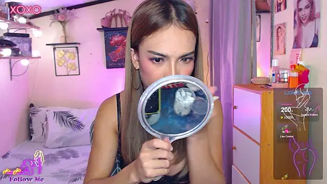 Snapshot of izabella_moore chatting on October 22, 5:29 am izabella moore online show from October 22, 5:29 am