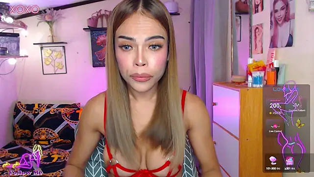 Snapshot of izabella_moore chatting on October 2, 1:20 am izabella moore online show from October 2, 1:20 am