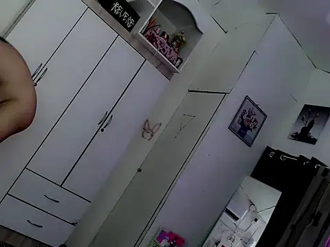 Miss twinny21 online show from November 13, 7:01 am