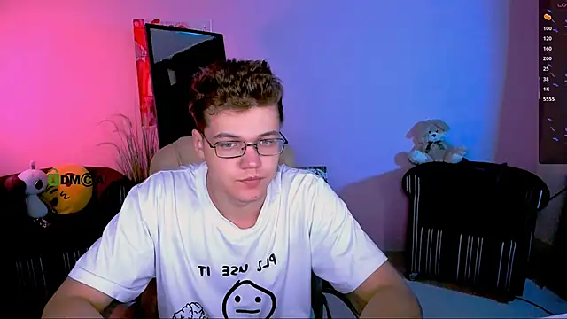 Snapshot of lucas_long_ chatting on October 16, 5:16 am lucas long online show from October 16, 5:16 am