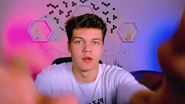 Snapshot of lucas_long_ chatting on November 11, 9:59 am lucas long online show from November 11, 9:59 am